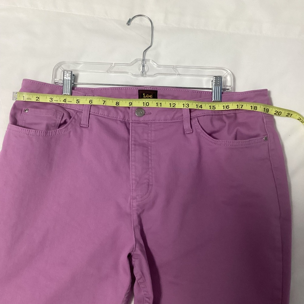 LEE: lavender or light purple colored crop jeans size 20 - Picture 4 of 8